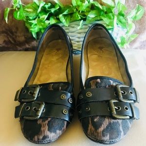 OTBT Leather Accented SlipOns Sz5.5M